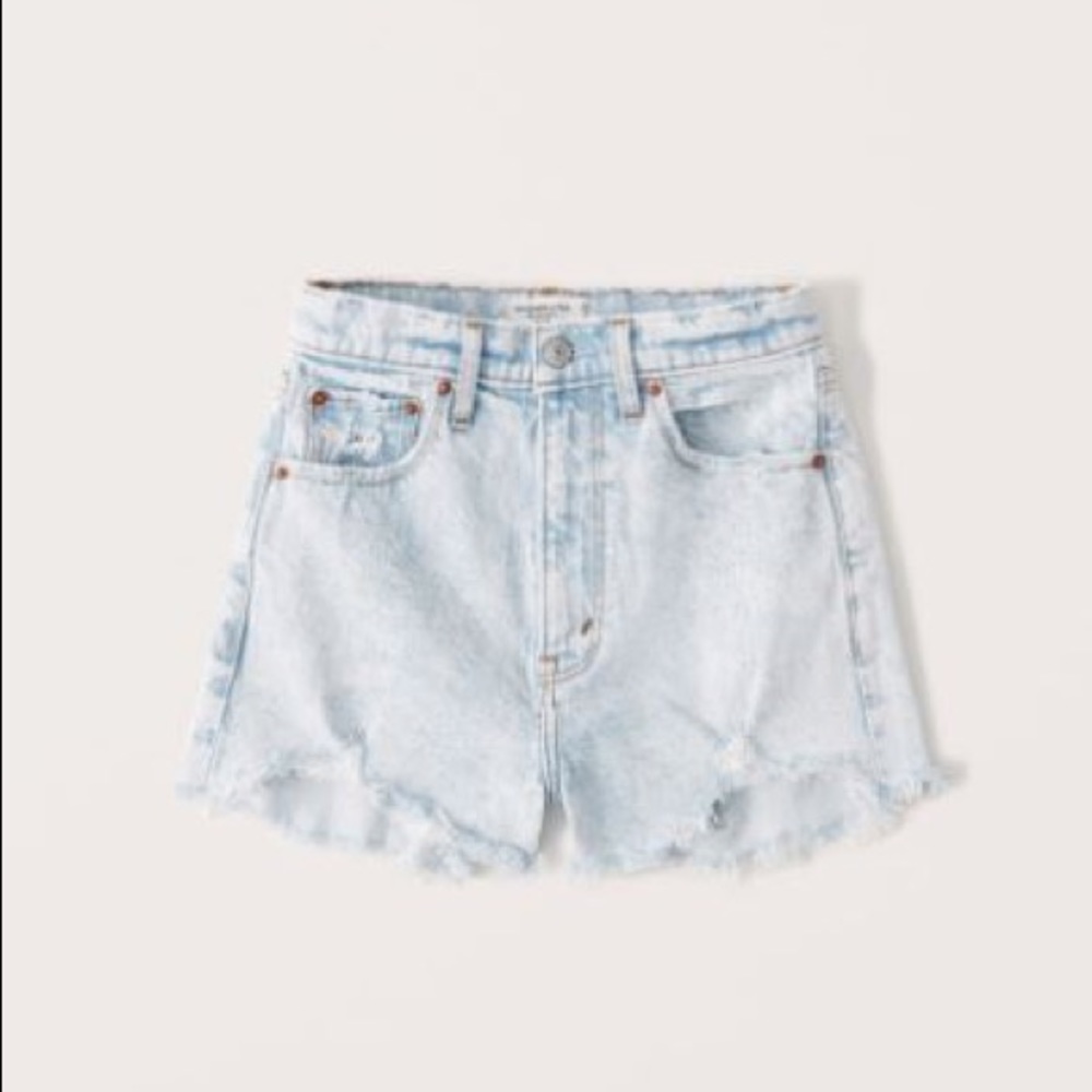 ✨NWT✨Light-wash Curve Love High Rise Shorts